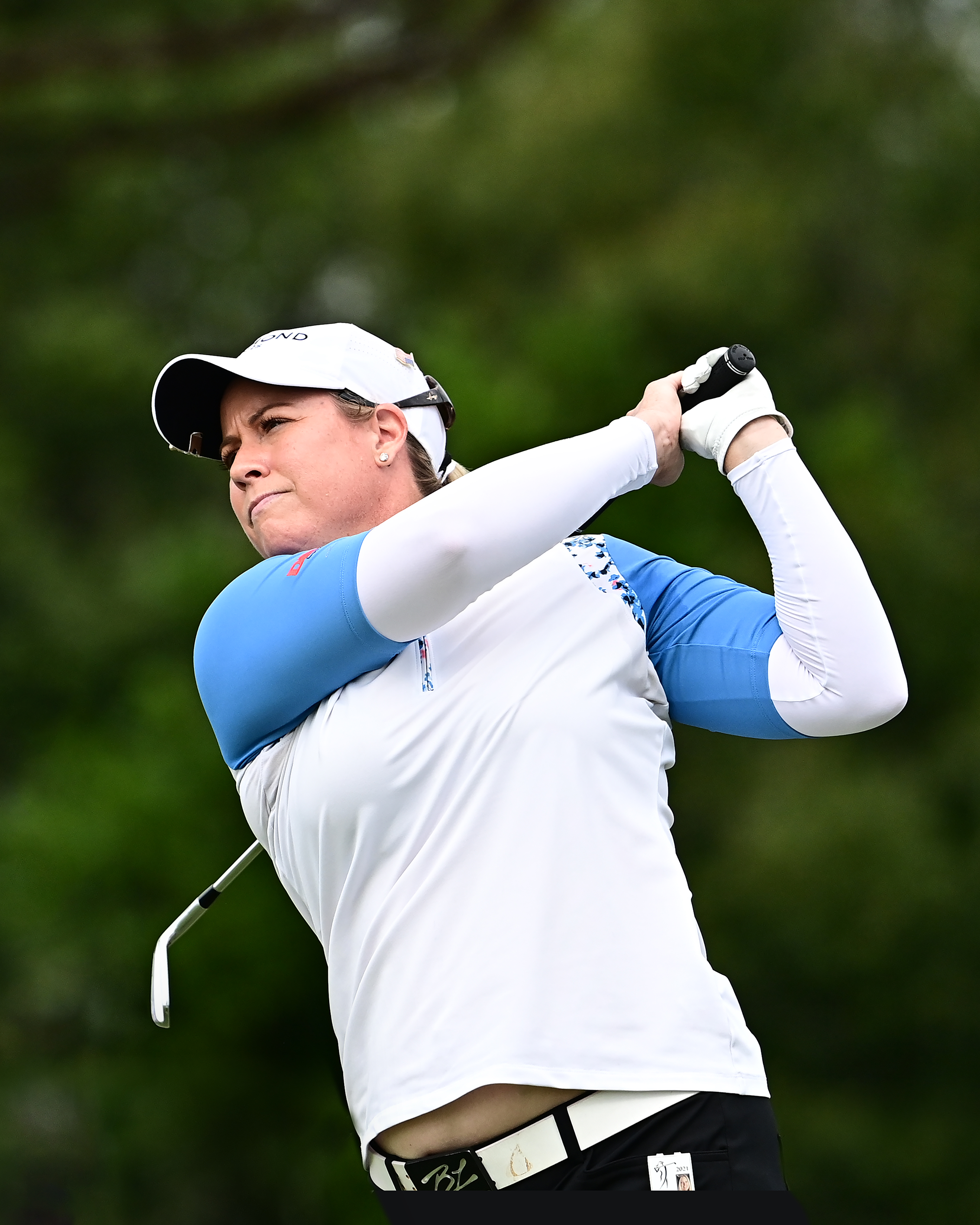 Image of LPGA Pro Brittany Lincicome wearing SParms sun protective sleeves.